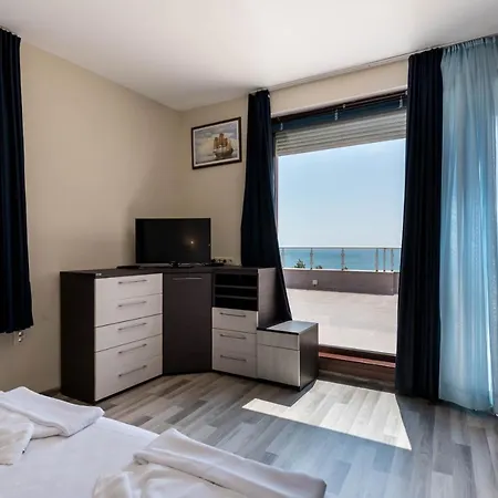 Hotel de apartamente 1-st Line Izvora Sea View On 3*