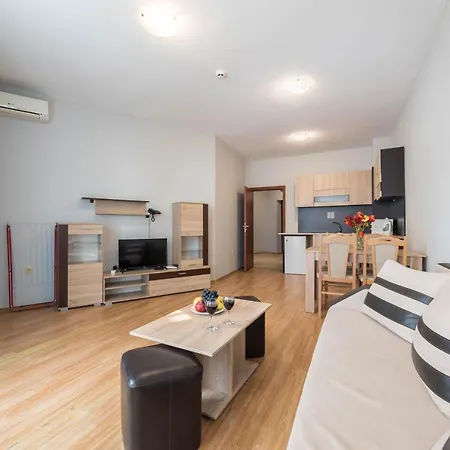 1-st Line Izvora Sea View On 3*