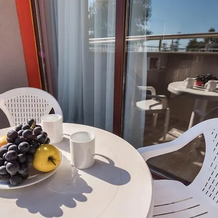 Hotel de apartamente 1-st Line Izvora Sea View On Nisipurile de Aur