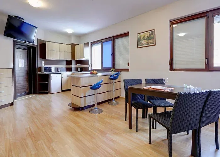 Aparthotel Izvora Front 3*