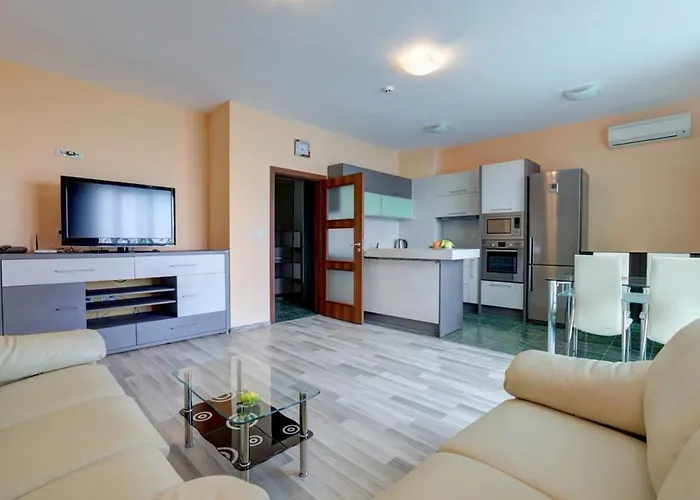 Aparthotel Izvora Front 3*