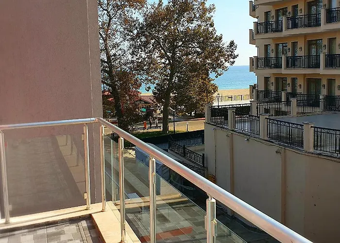 Aparthotel Izvora Front