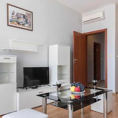 מלון דירות Izvora Front גולדן סנדס