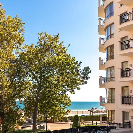 Izvora Front מלון דירות