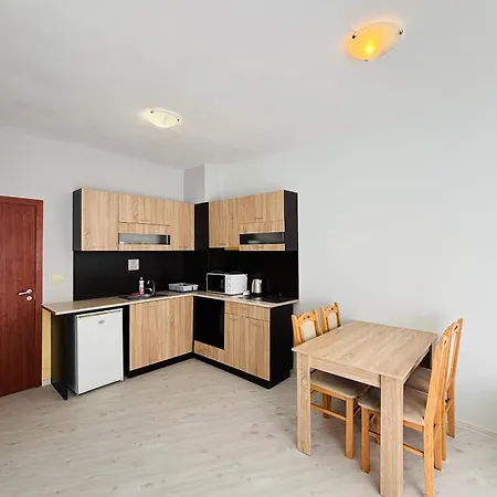 Izvora Front Apartmanhotel 4*