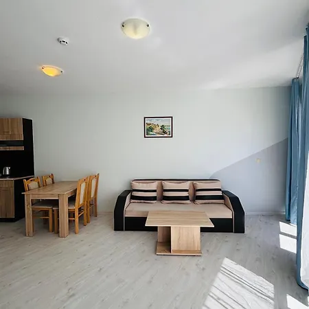 Izvora Front Apartmanhotel Aranyhomok