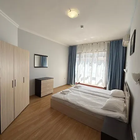 Apartmanhotel Izvora Front 4*