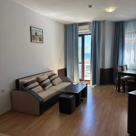 Izvora Front Apartmanhotel 4*