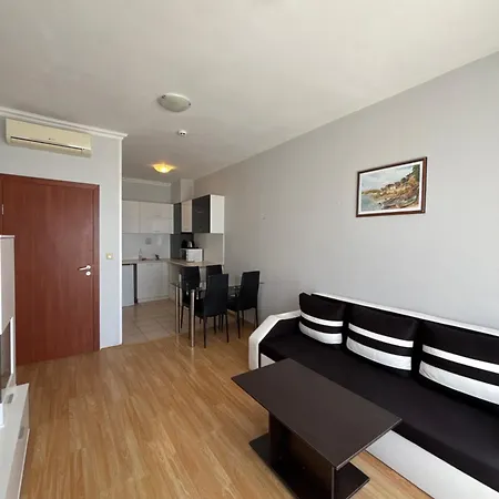 Apartmanhotel Izvora Front 4*