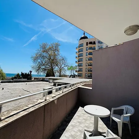 Izvora Front Apartmanhotel 4*