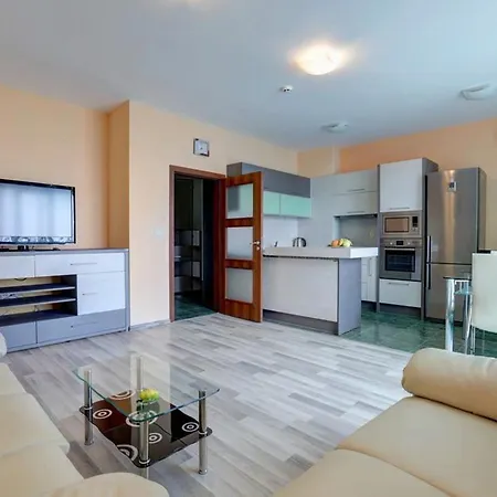 מלון דירות Izvora Front 3*