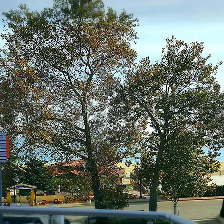 Izvora Front מלון דירות 3*