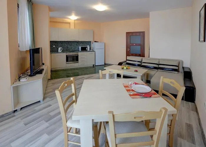 Aparthotel Izvora Front